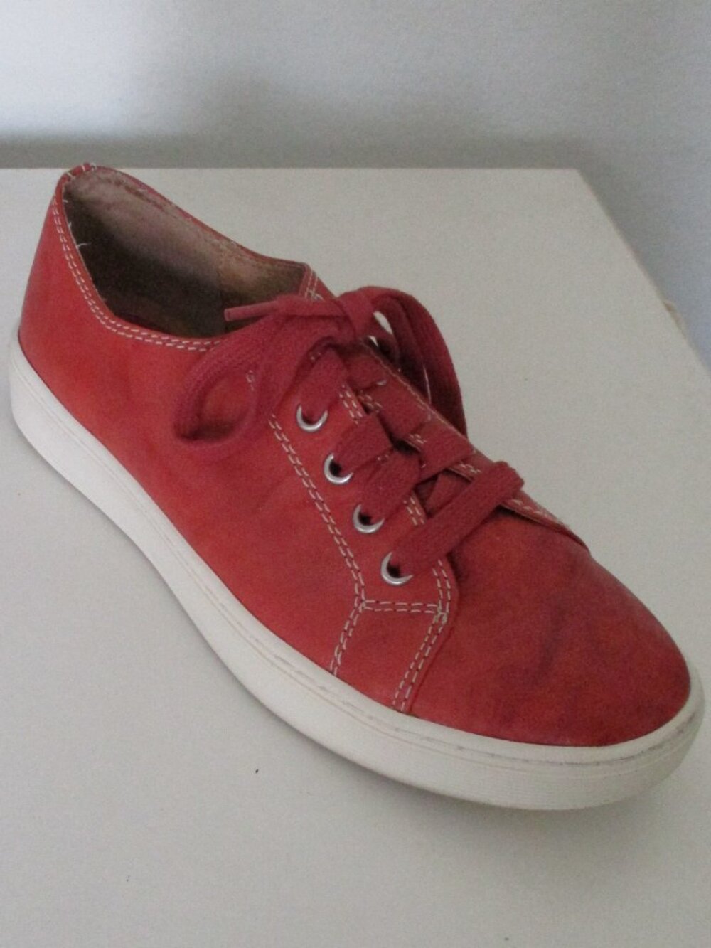 Sofft Womens Leather Lace-up Flat Fashion Sneaker - Size 8.5M